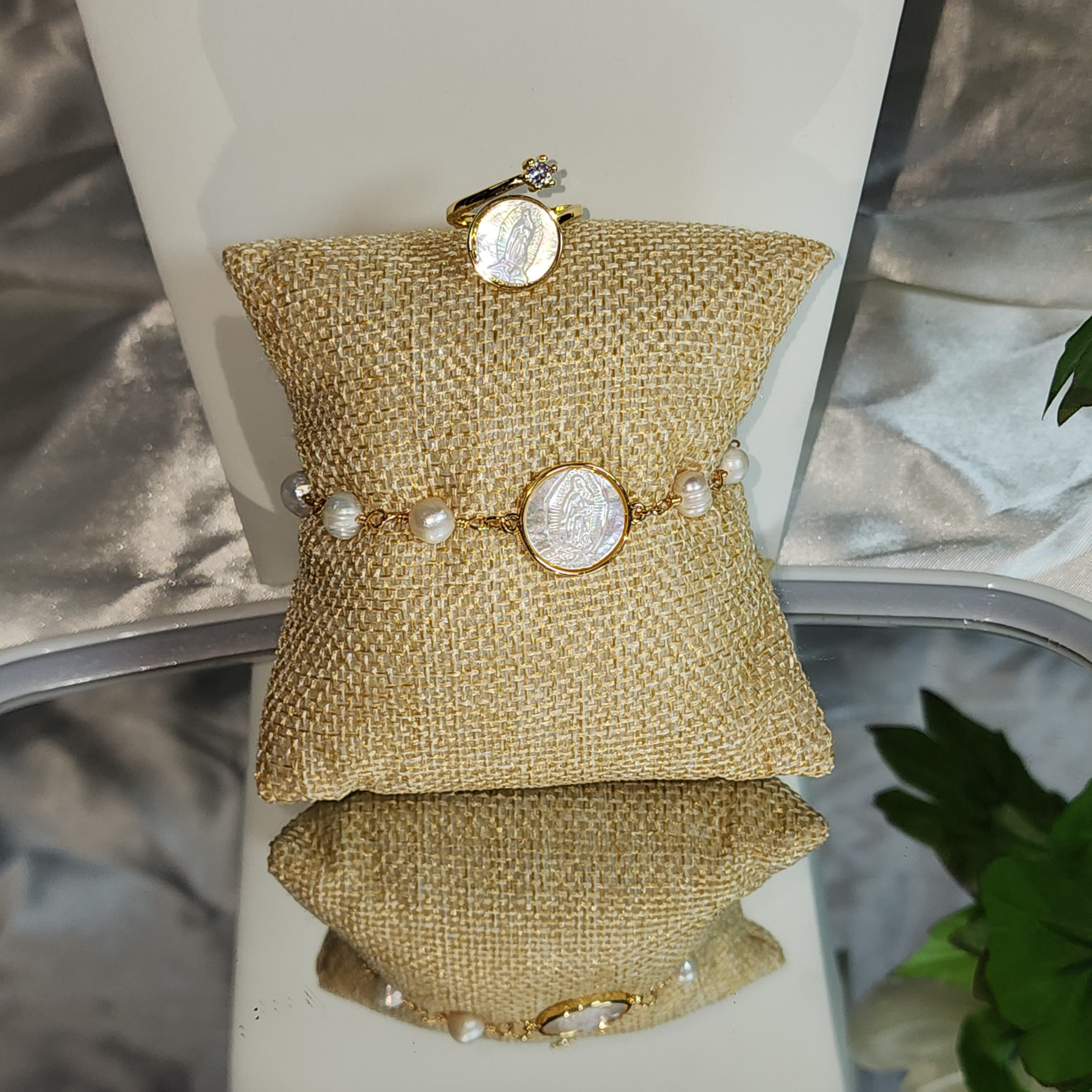 💮Bracelet with natural freshwater pearls and a Virgin of Guadalupe ring.📿
