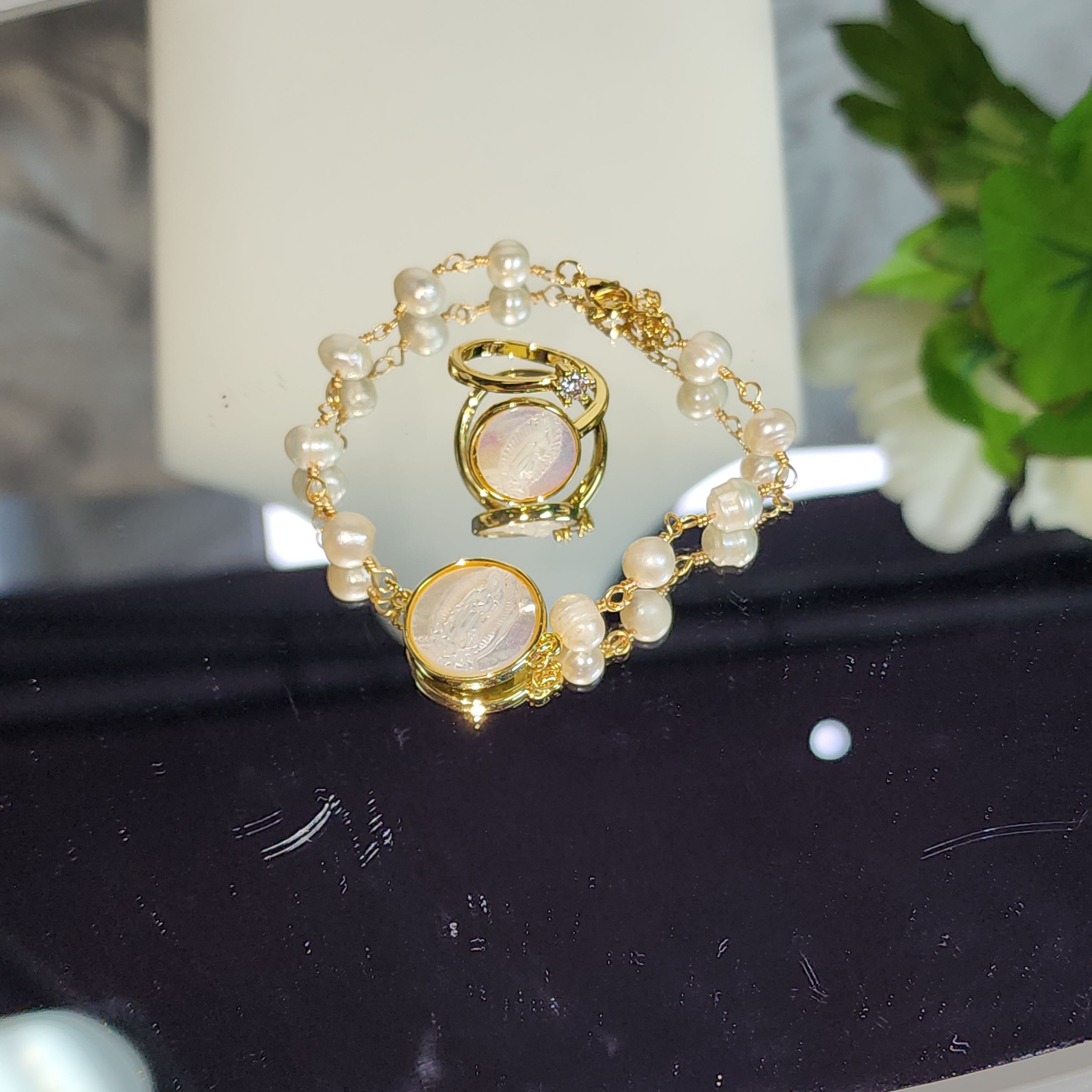 💮Bracelet with natural freshwater pearls and a Virgin of Guadalupe ring.📿