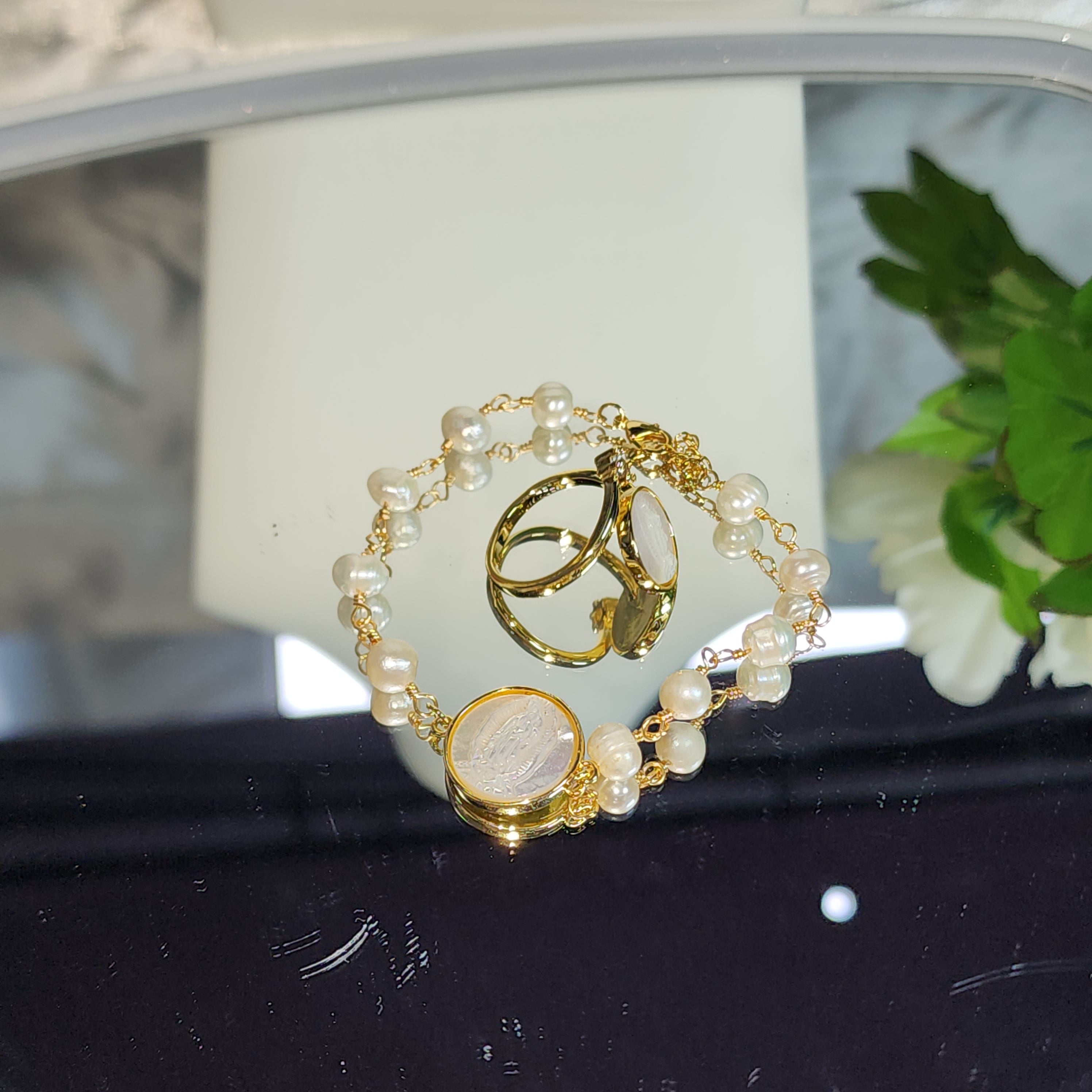 💮Bracelet with natural freshwater pearls and a Virgin of Guadalupe ring.📿