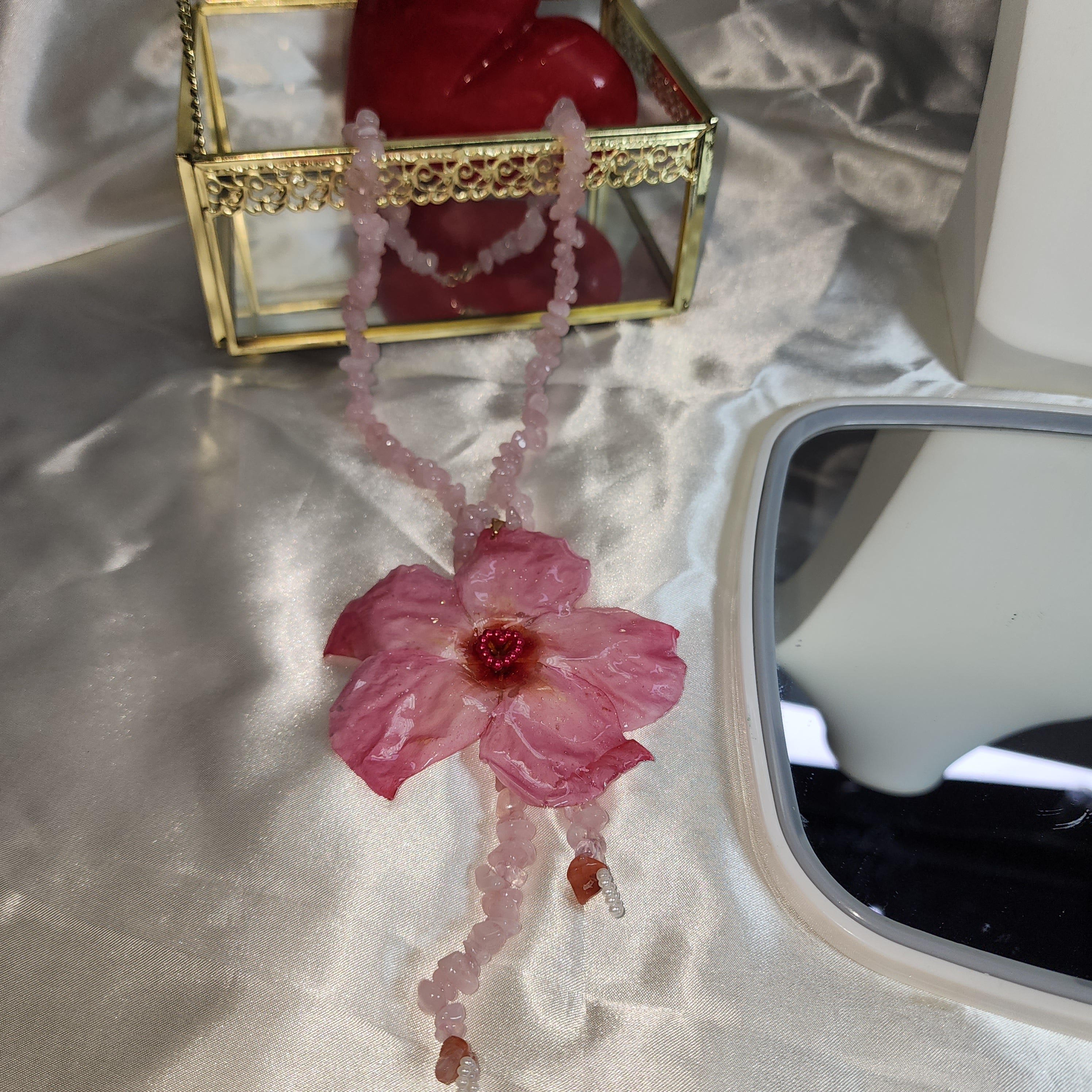 🏵️Resin necklace with real pink geranium flower, preserved in resin, botanical jewelry, floral jewelry📿💞