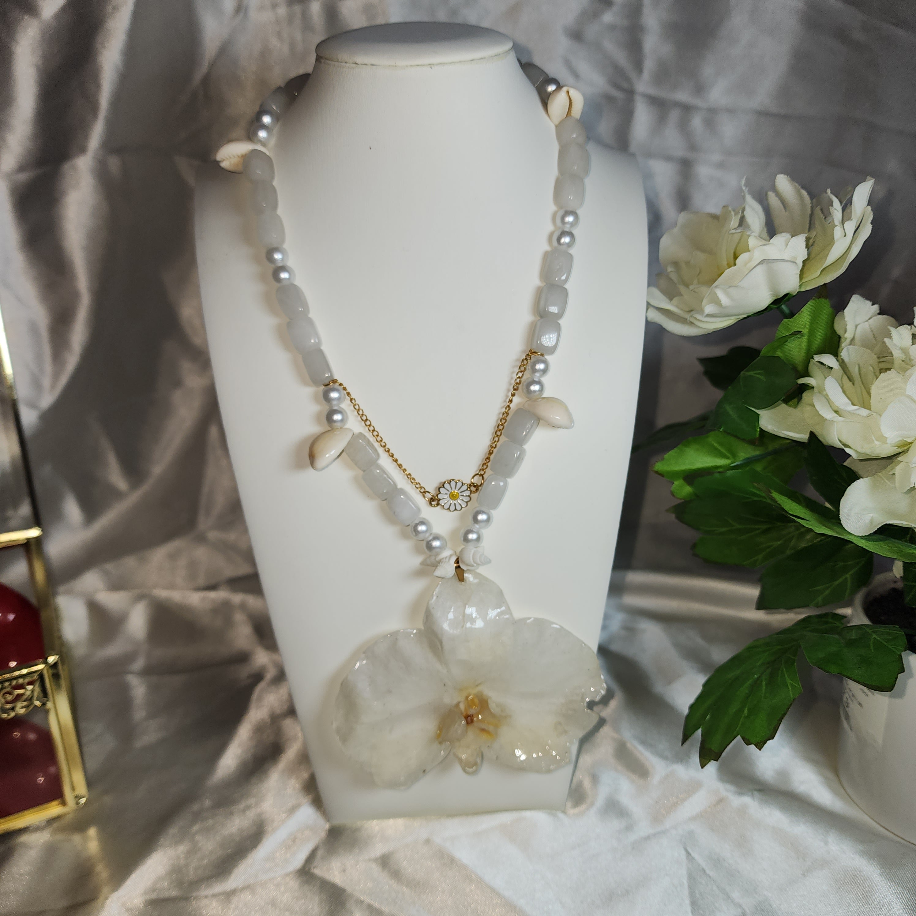 🏵️Beautiful necklace with real white Phalaenopsis orchid flowers, preserved in resin, botanical jewelry, Phalaenopsis orchid floral jewelry💞📿