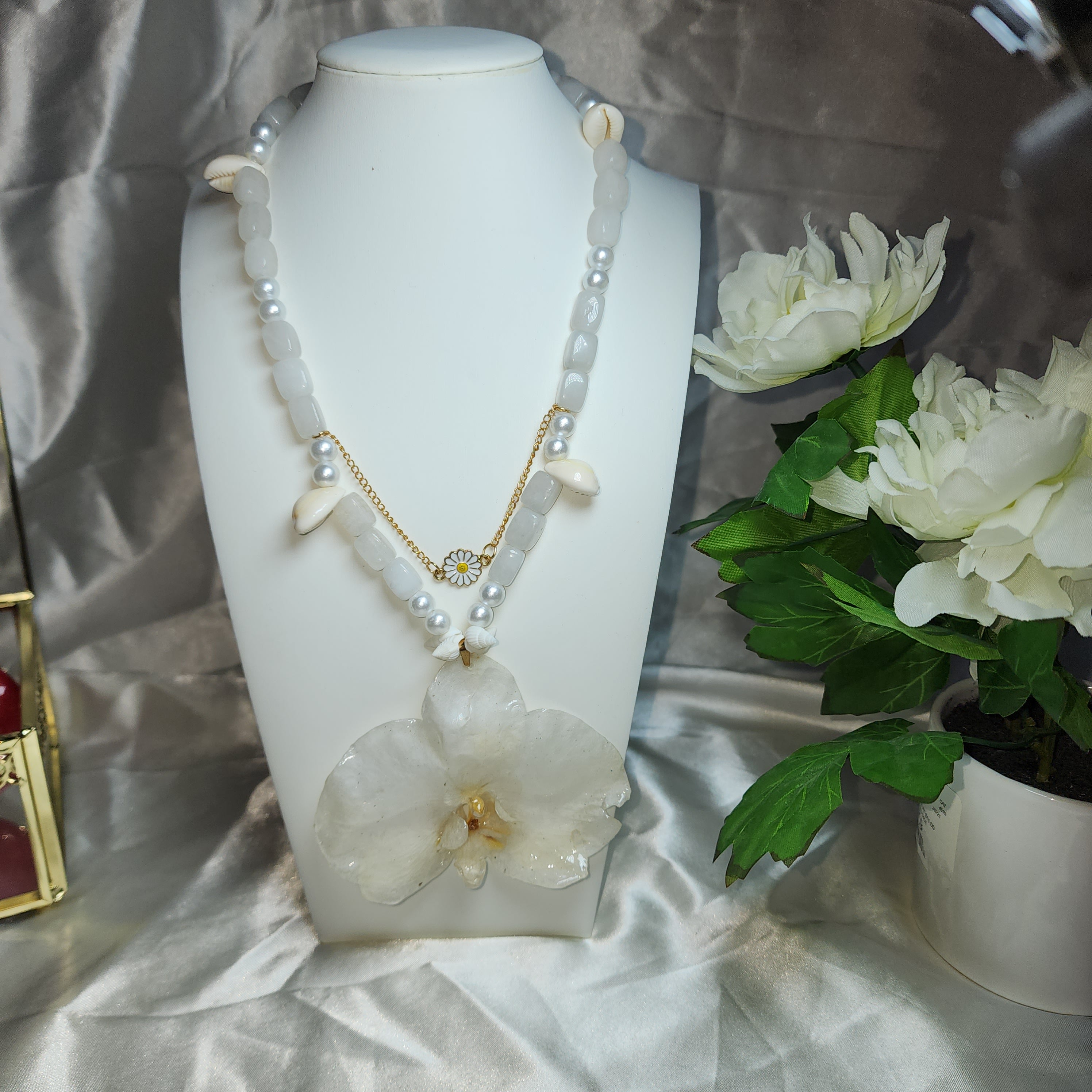 🏵️Beautiful necklace with real white Phalaenopsis orchid flowers, preserved in resin, botanical jewelry, Phalaenopsis orchid floral jewelry💞📿