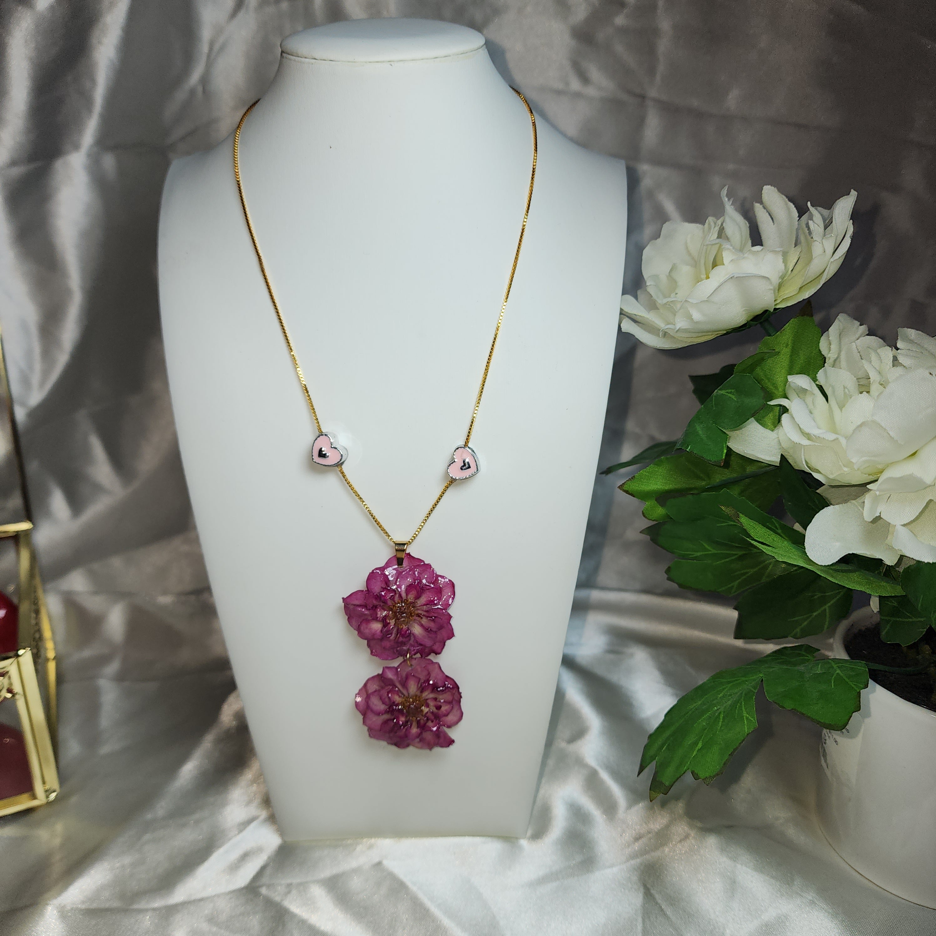 🏵️Resin necklace with real Camellia flower, preserved in resin, botanical jewelry, floral jewelry📿💞