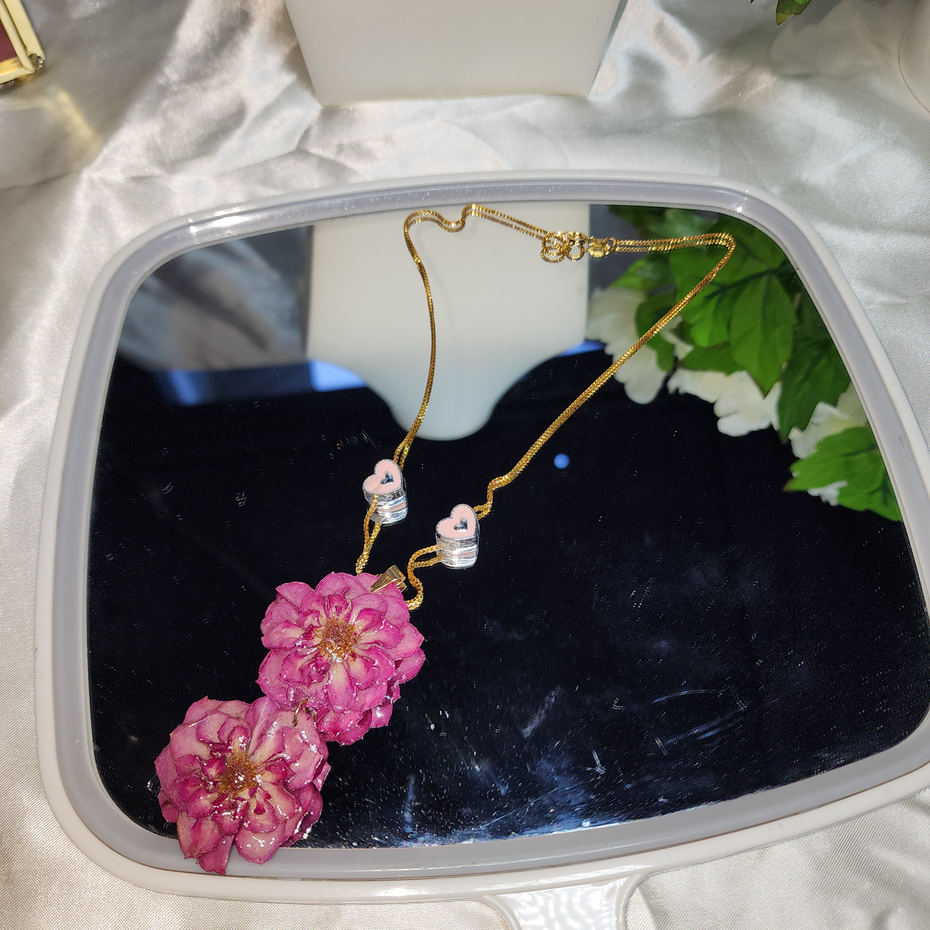 🏵️Resin necklace with real Camellia flower, preserved in resin, botanical jewelry, floral jewelry📿💞