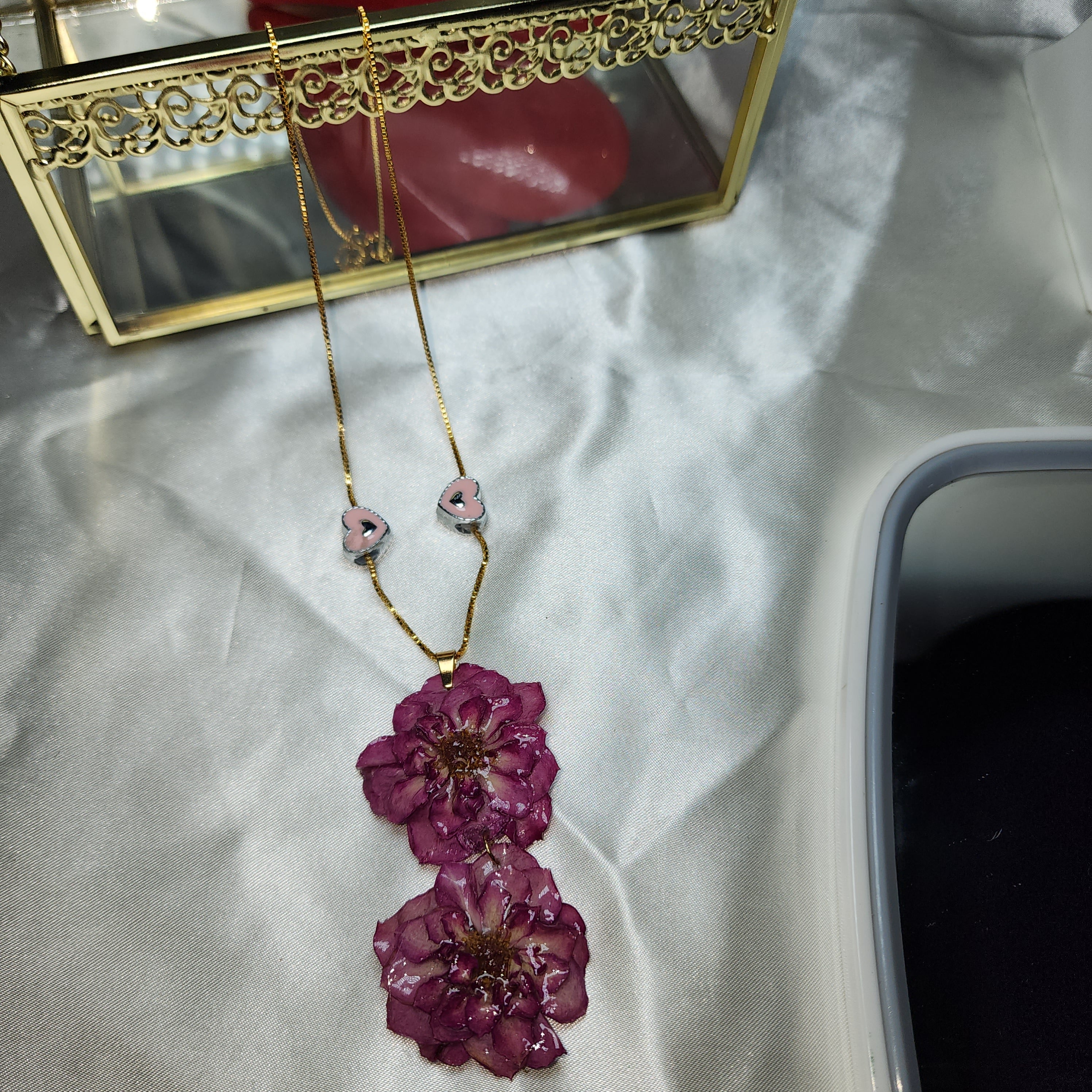 🏵️Resin necklace with real Camellia flower, preserved in resin, botanical jewelry, floral jewelry📿💞