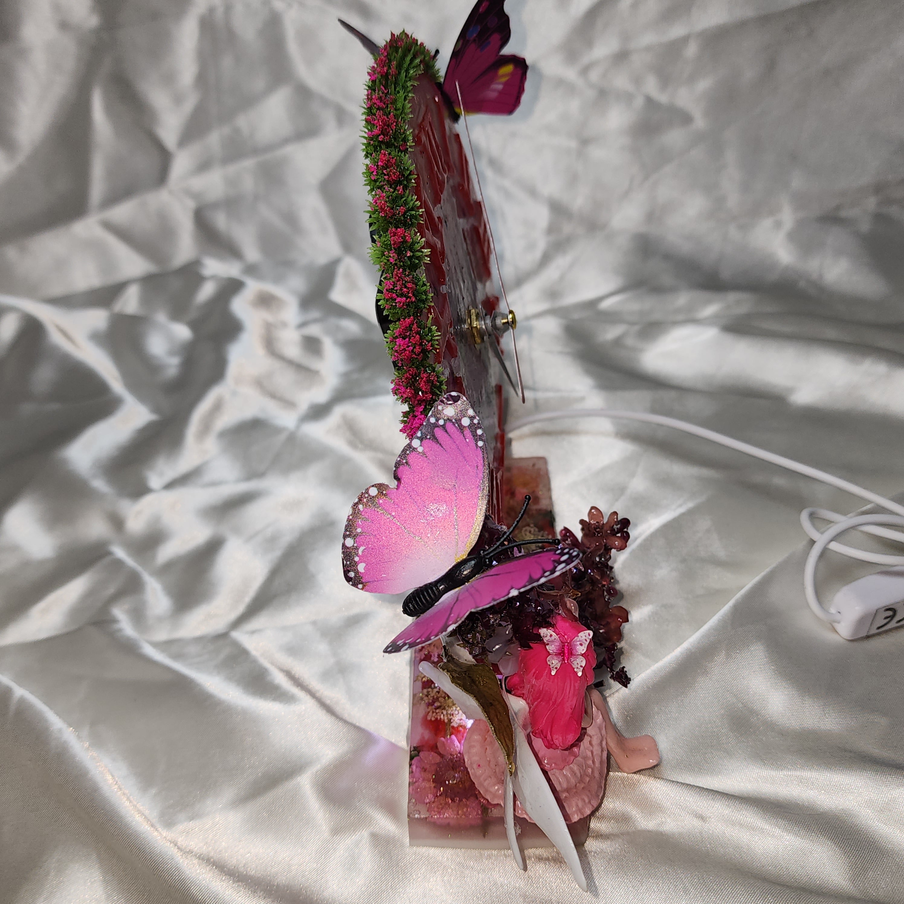 🏵️Ada's resin clock lamp from the pink garden.🕐💞