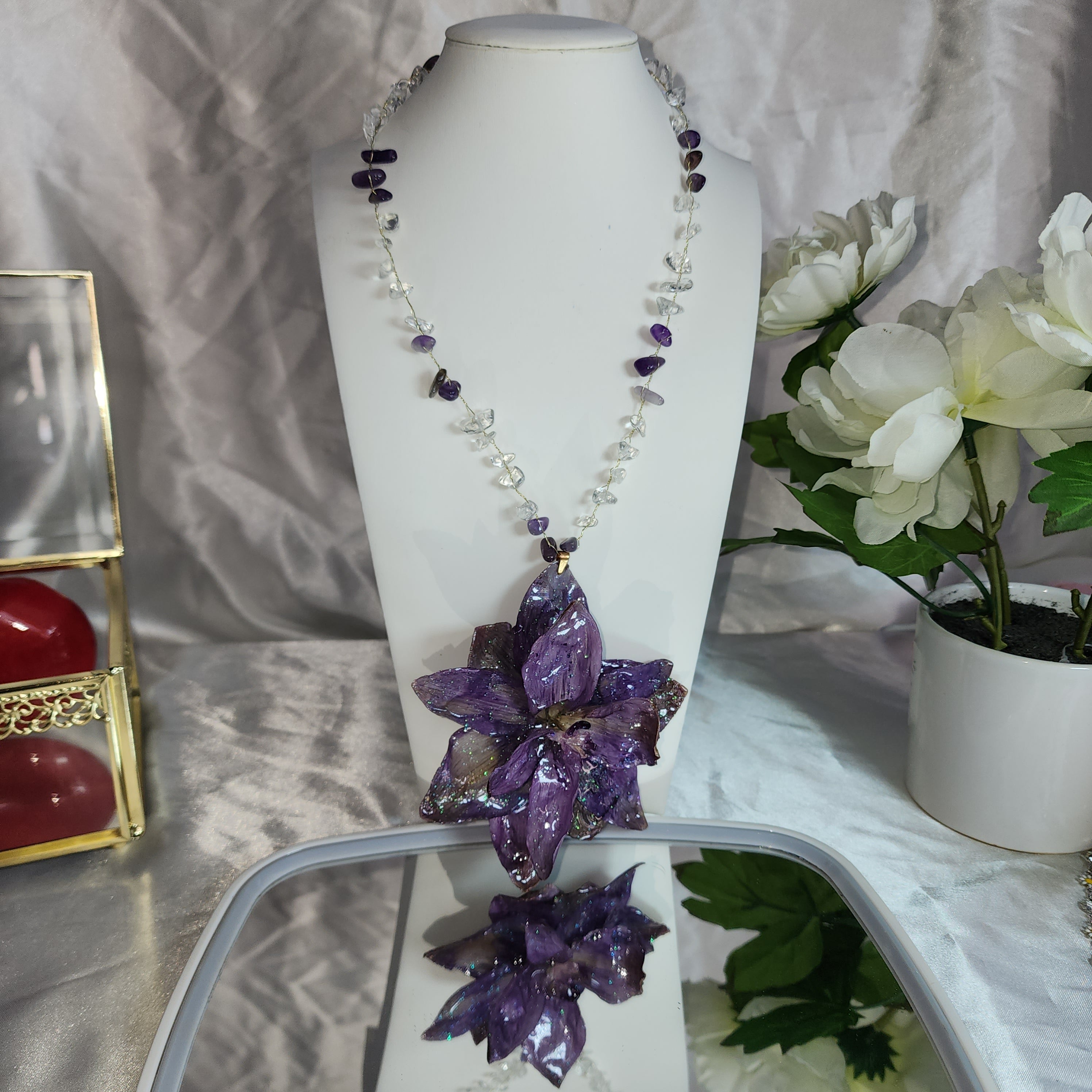 🏵️Real flower stone necklace, purple Siam Tulip, preserved in resin, botanical jewelry, floral jewelry.📿💞
