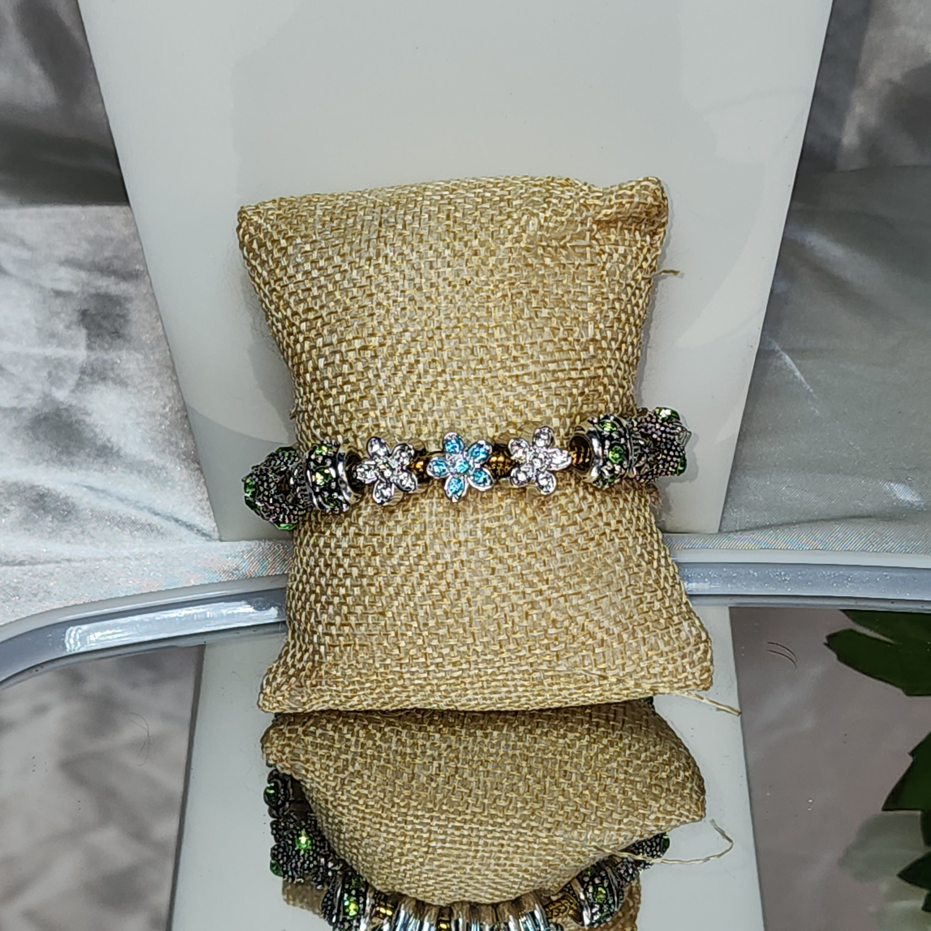💮Beautiful colorful bracelet with different designs.📿