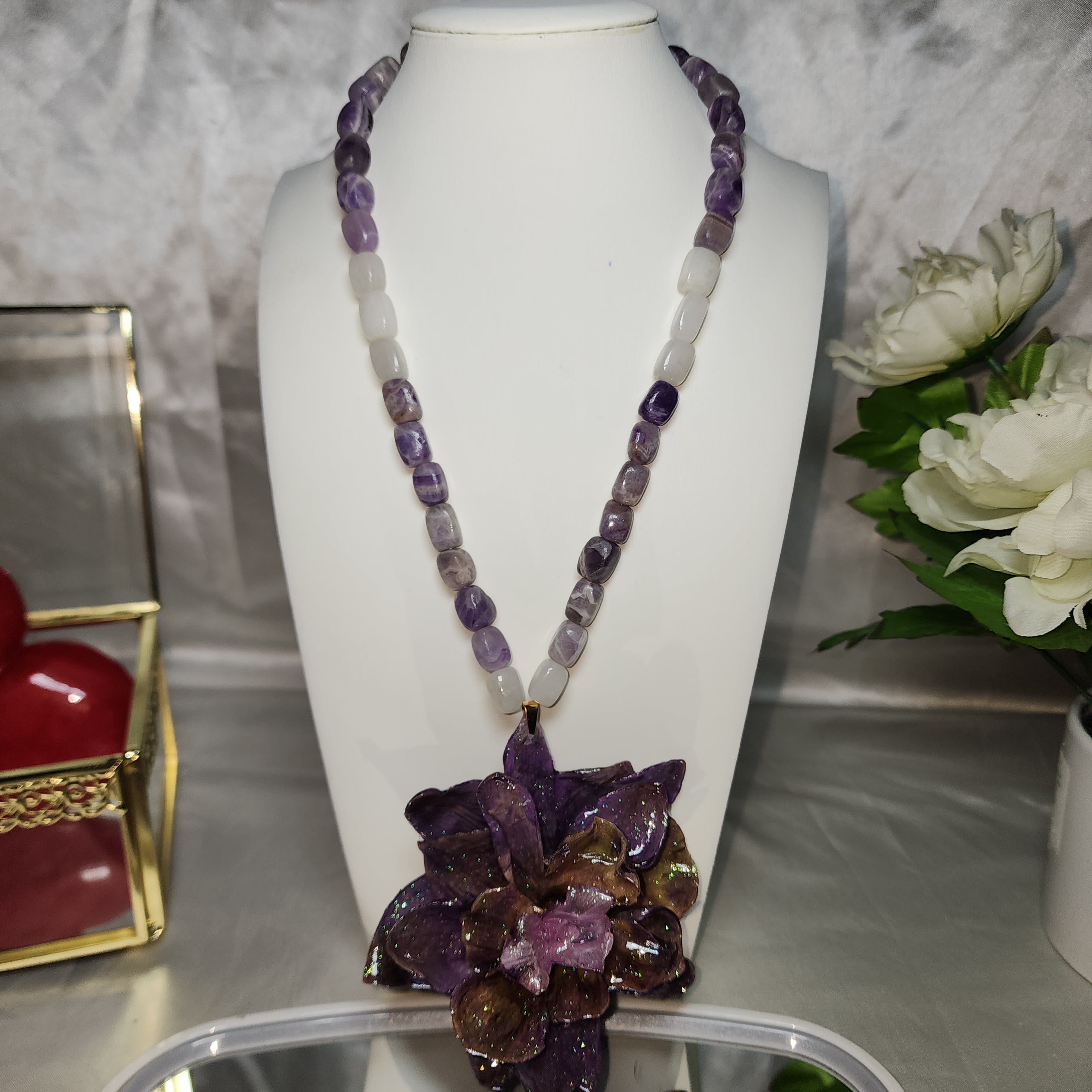 🏵️Real flower beaded necklace, purple Siam Tulip, preserved in resin, botanical jewelry, floral jewelry📿💞