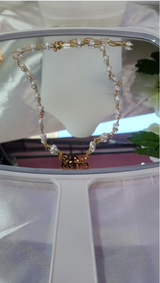 💮Necklace with heart-shaped pearls and Super Mama pendant.📿